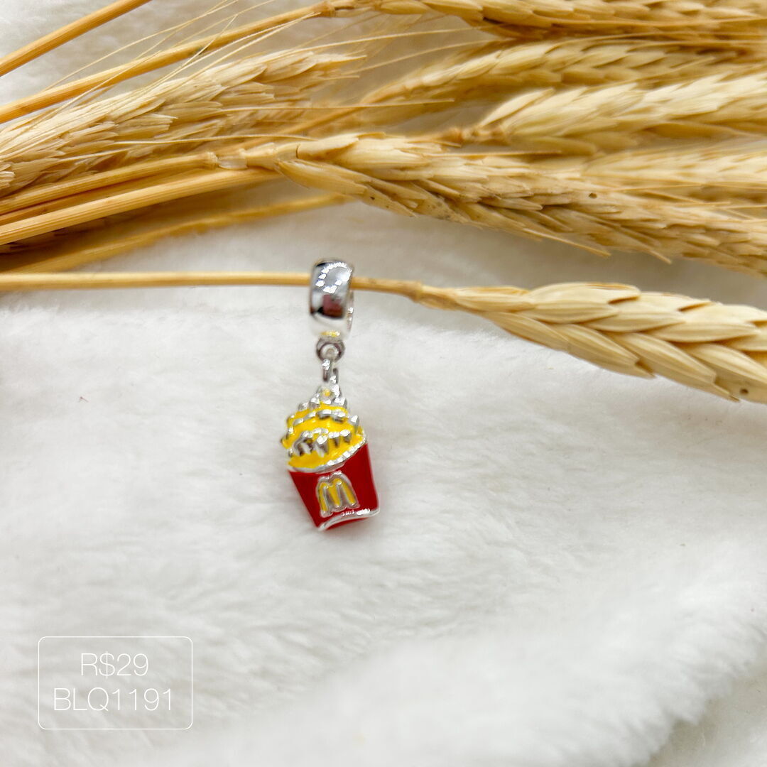 Berloque Batata McDon@lds Pendurado Esmaltado Prateado